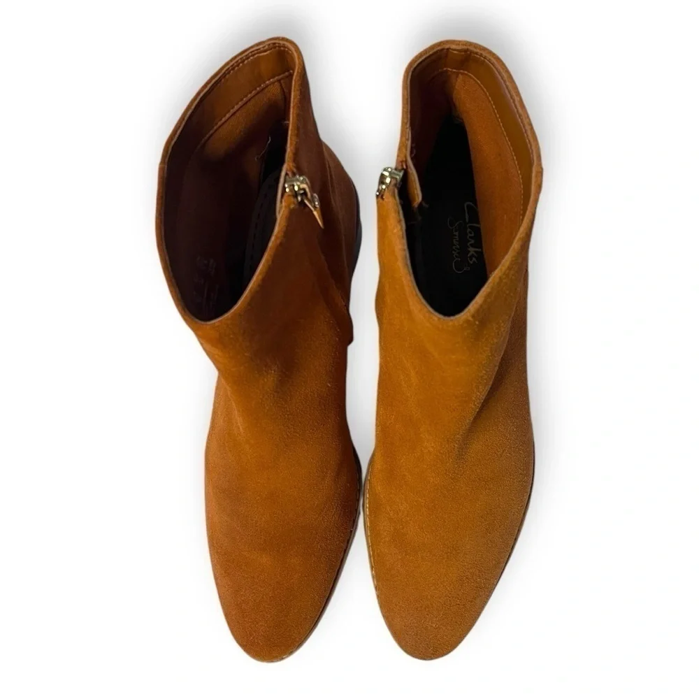 CLARK'S Breccan Myth Cognac Brown Suede Ankle Bootie EUC Size 9.5
